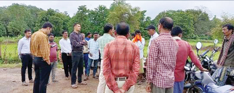 कलेक्टर ने किसानों से किया संवाद