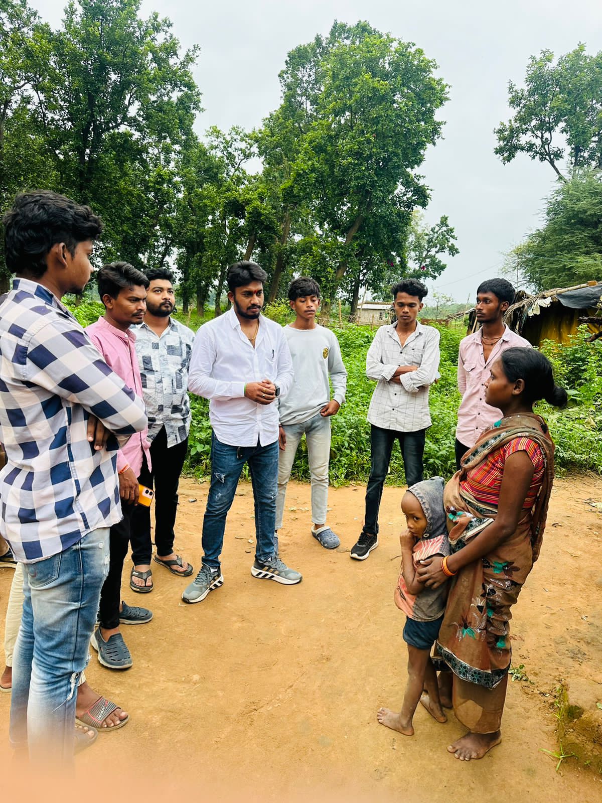 एनएसयूआई ने मृत कमार छात्रा के परिजनों से की मुलाकात एनएसयूआई ने मृत कमार छात्रा के परिजनों से की मुलाकात
