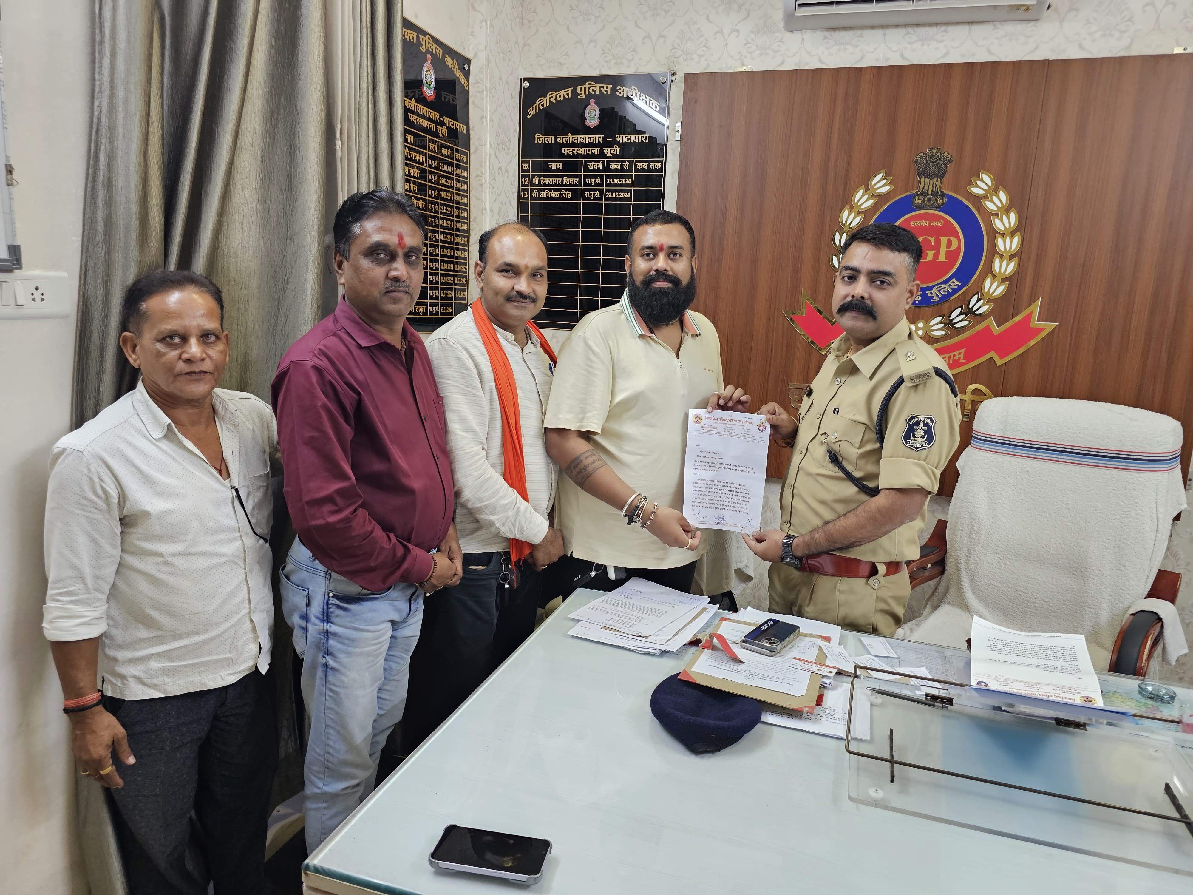 जांच-पड़ताल व पहचान के लिए विहिप ने सौंपा ज्ञापन