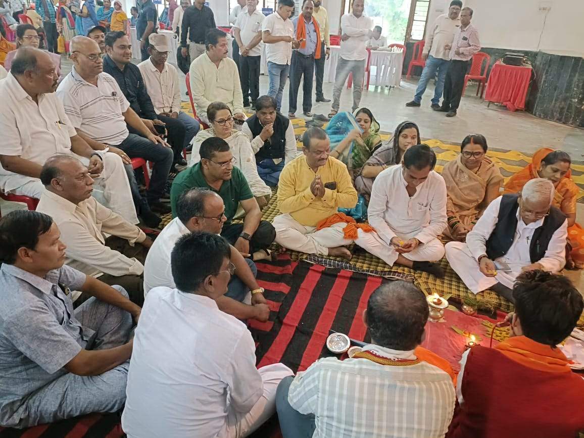 विधायक-महापौर ने किया भूमिपूजन विधायक-महापौर ने किया भूमिपूजन
