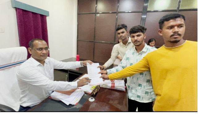 परीक्षा परिणाम में गड़बड़ी अभाविप ने सौंपा ज्ञापन