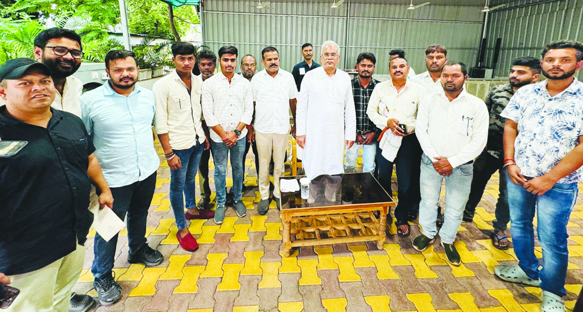गेल इंडिया गैस लाइन प्रभावित किसानों ने पूर्व सीएम से की मुलाकात गेल इंडिया गैस लाइन प्रभावित किसानों ने पूर्व सीएम से की मुलाकात