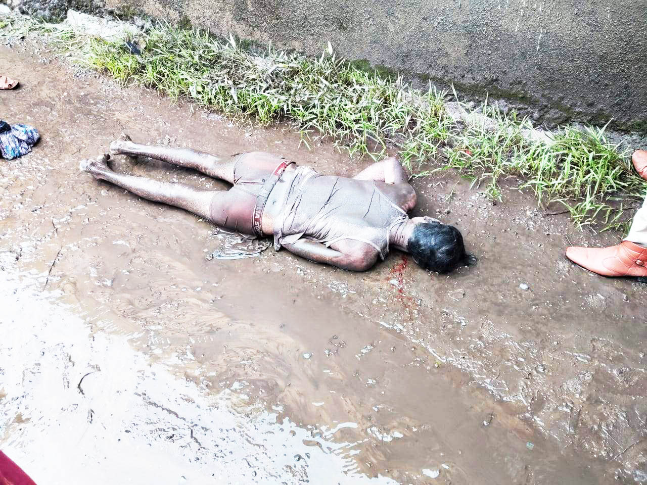 अंडर ब्रिज में डूबकर ग्रामीण की मौत अंडर ब्रिज में डूबकर ग्रामीण की मौत