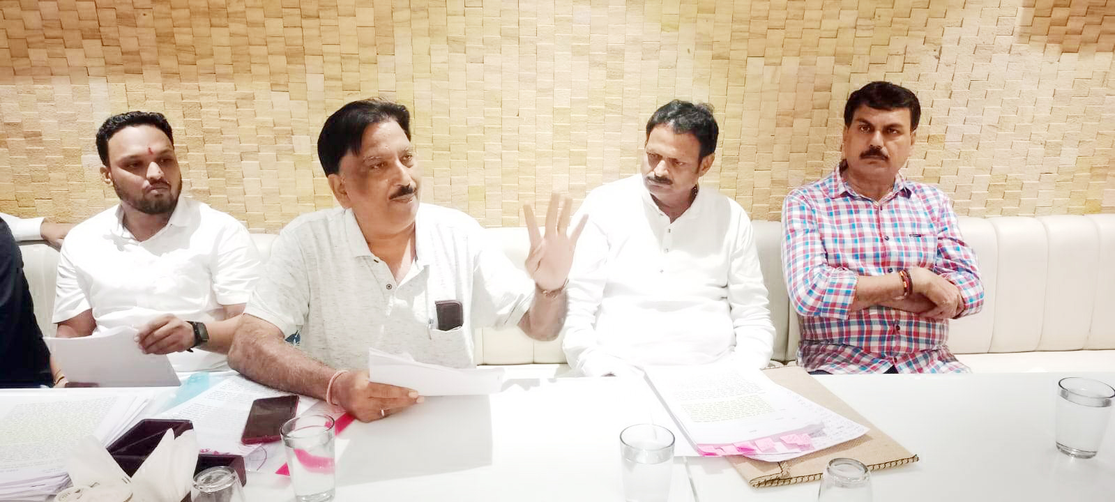 10 एकड़ की सरकारी नजूल जमीन पर अतिक्रमण कर प्लॉट काटकर बेचा, जांच के बाद भी कार्रवाई नहीं 10 एकड़ की सरकारी नजूल जमीन पर अतिक्रमण कर प्लॉट काटकर बेचा, जांच के बाद भी कार्रवाई नहीं