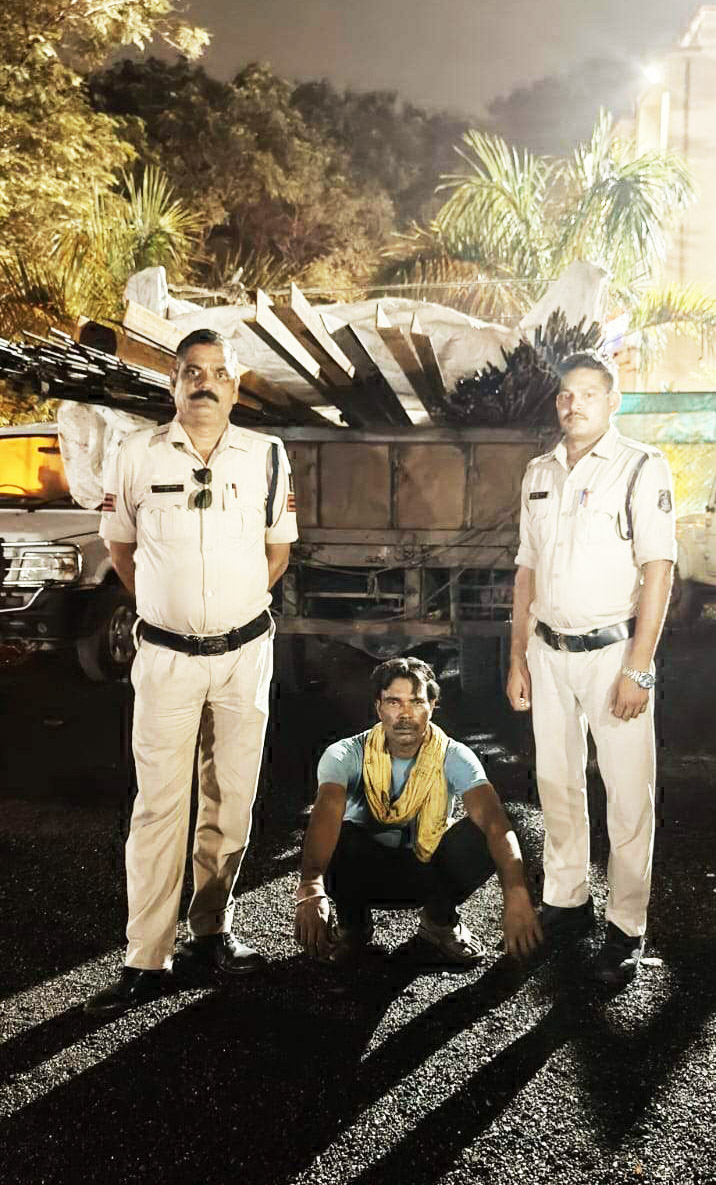 9 टन अवैध कबाड़ जब्त, ढाबा संचालकों पर कार्रवाई