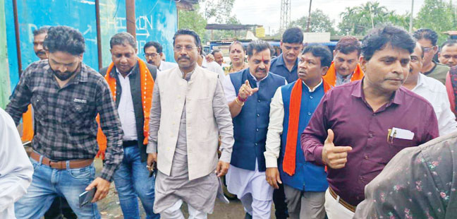 किरंदुल के बाढ़ प्रभावित क्षेत्र का दौरा कर प्रभावित परिवारों से मिलने पहुंचे सांसद