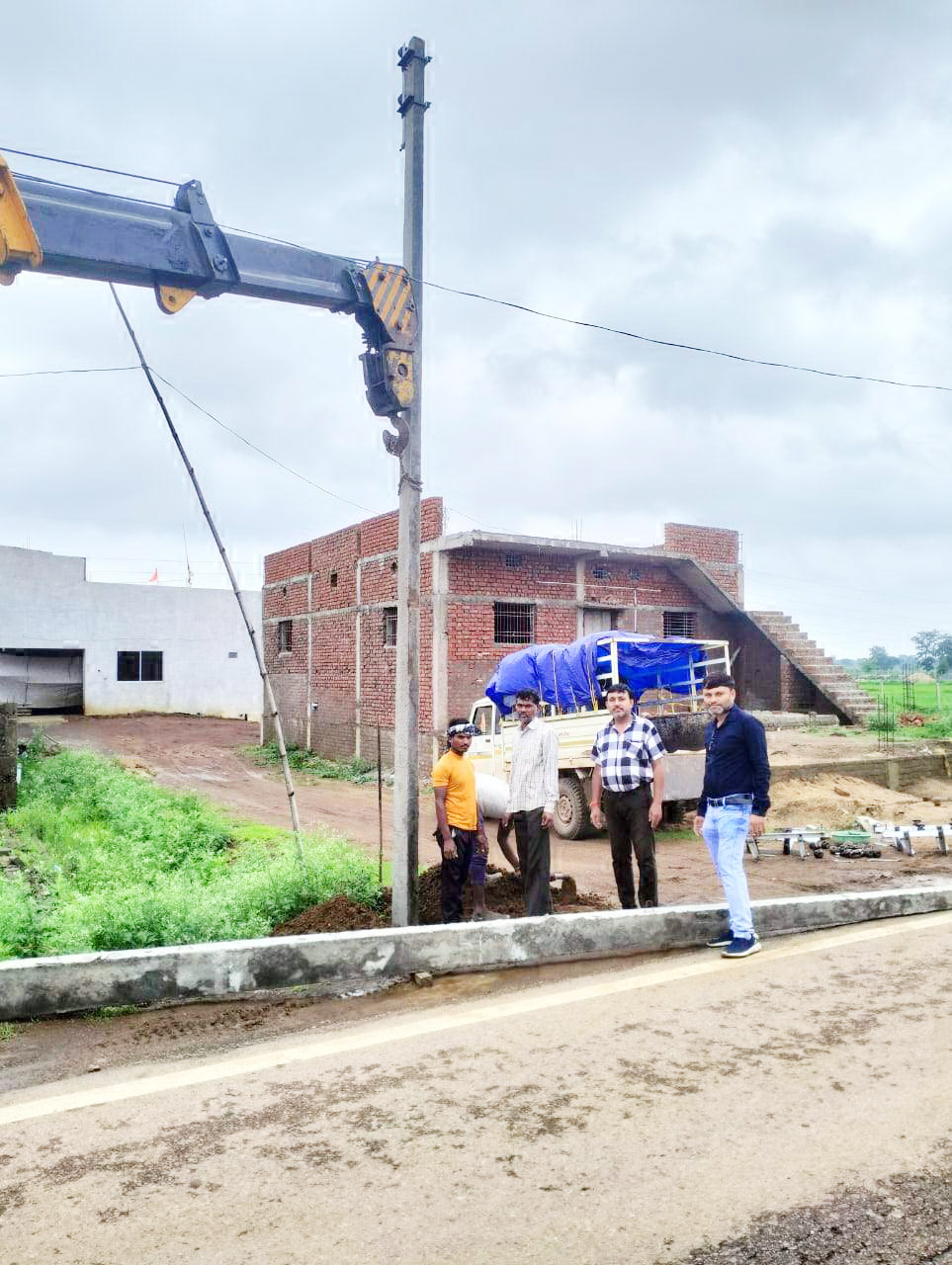 पार्षद निधि से लगाया विद्युत पोल पार्षद निधि से लगाया विद्युत पोल