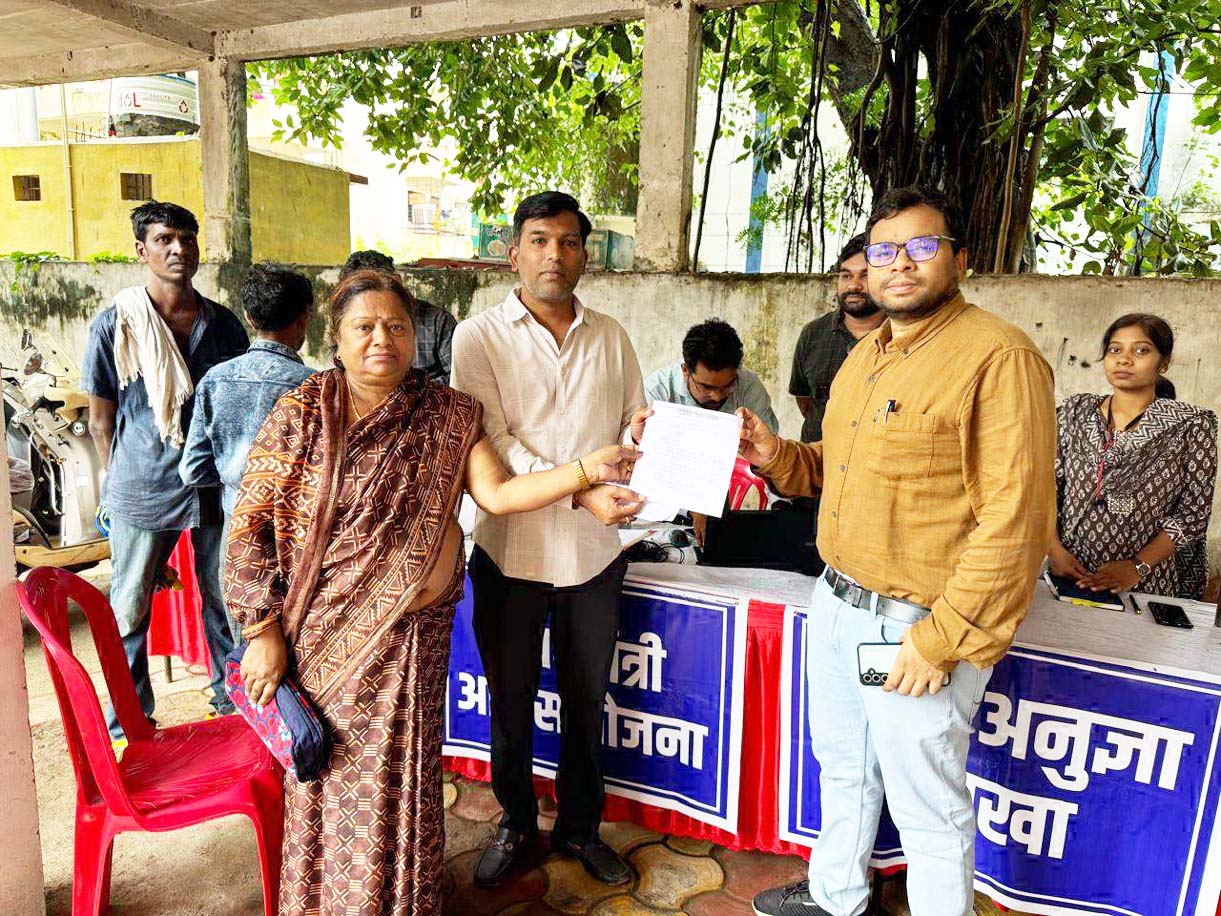 सदर बाजार की सडक़ जर्जर, पूर्व पार्षद ने बीटी रोड बनाने की मांग की