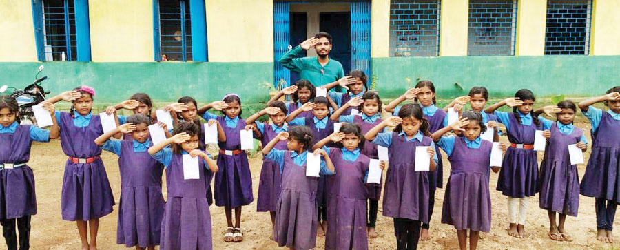 सैनिकों को भेजा रक्षासूत्र, गांव की मिट्टी भी भेजी जा रही है तिलक के लिए