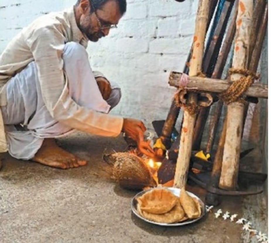 गुलगुला भजिया, चीला, फरा व खुरमी ने बढ़ाया हरेली का आनंद 