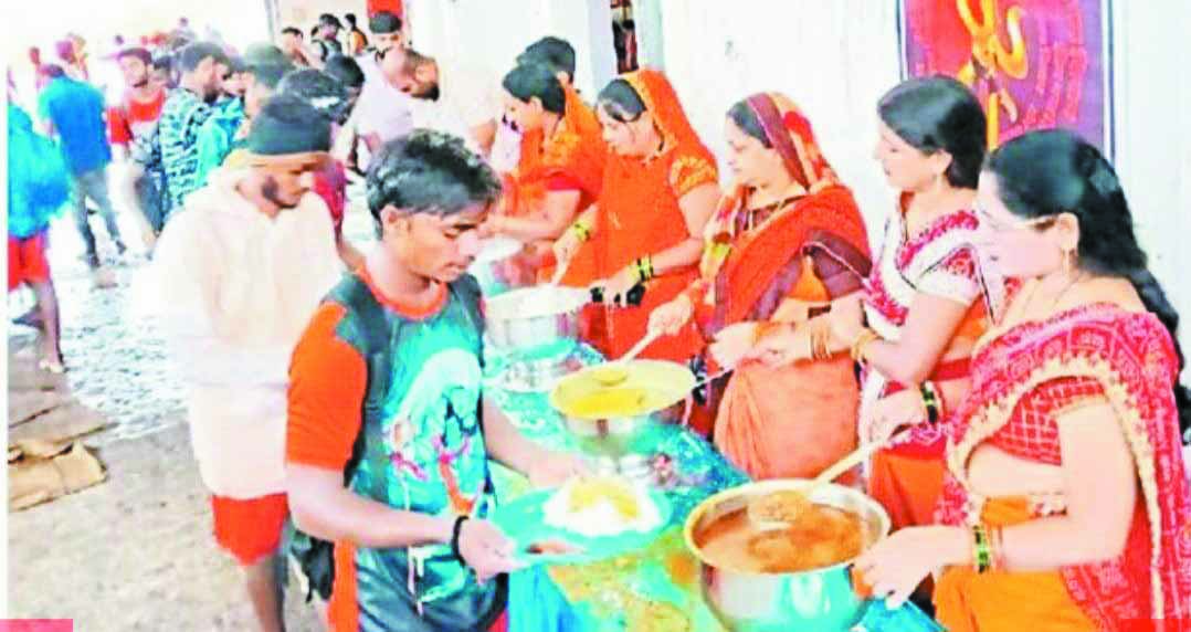 4 हजार से अधिक कांवरियों को कराया भोजन, चिकित्सा सुविधा भी दी
