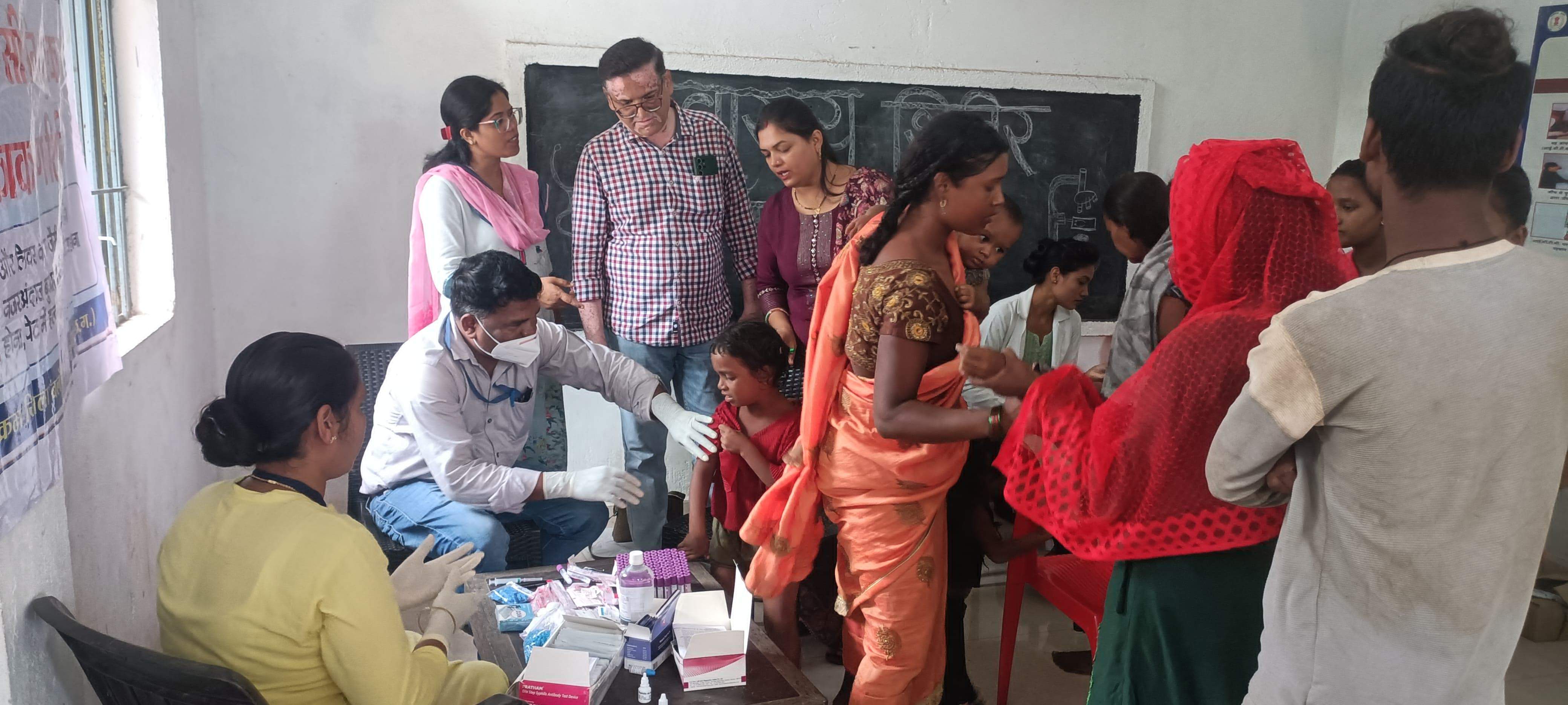 कुकुरदी सांवरा बस्ती में विशेष स्वास्थ्य शिविर,45 से अधिक लाभांवित