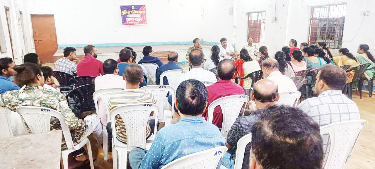 चलित थाने में दी ऑनलाइन ठगी से बचाव की जानकारी चलित थाने में दी ऑनलाइन ठगी से बचाव की जानकारी