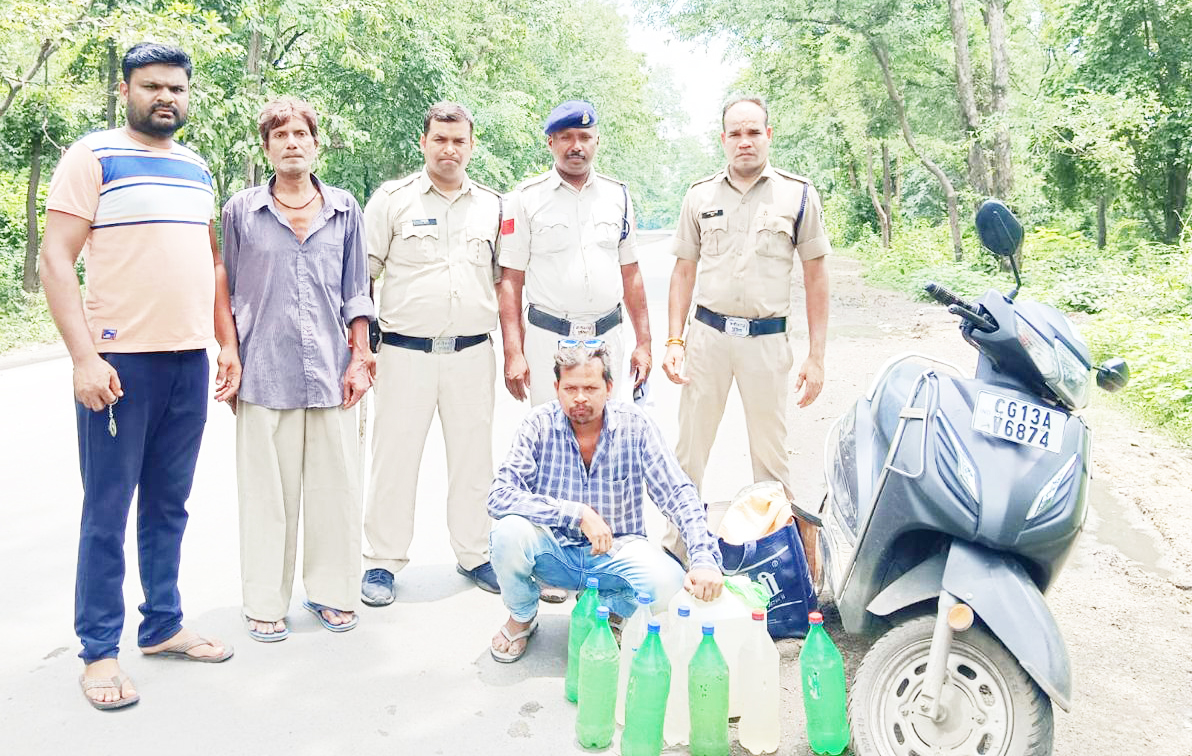 महुआ शराब संग आरोपी गिरफ्तार