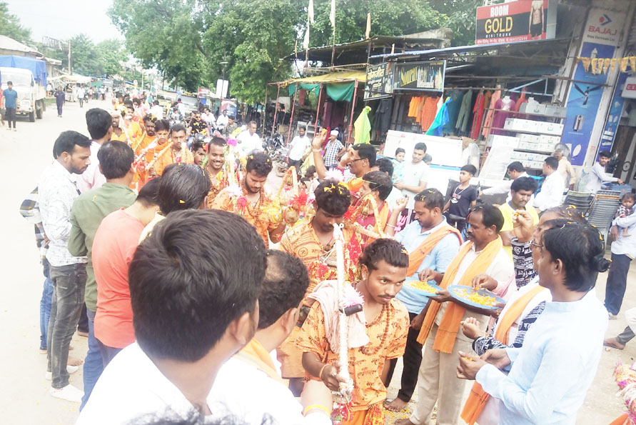 कांवडिय़ों का जगह-जगह स्वागत कांवडिय़ों का जगह-जगह स्वागत