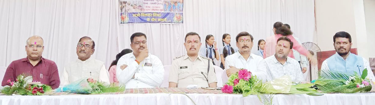 पालक शिक्षक के आपसी संवाद से निखरेगा बच्चों का भविष्य-तपन