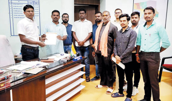 खराब स्ट्रीट लाईट सुधार एवं बंद लाईट चालू करने की मांग