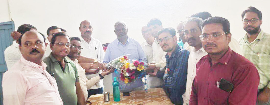 डॉ. निराला का मुख्य चिकित्सा व स्वास्थ्य अधिकारी के पद पर पुन: पदस्थापना होने पर हर्ष