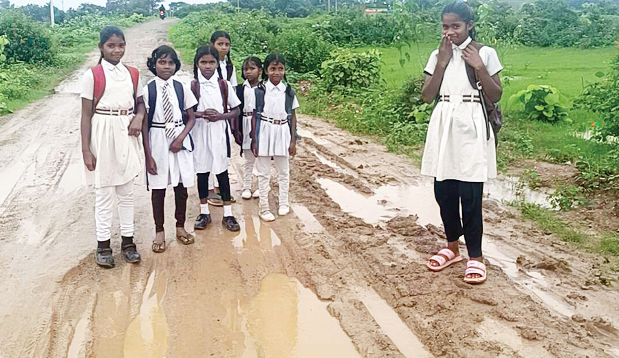 बंधा सडक़ बदहाल, गड्ढे ही गड्ढे