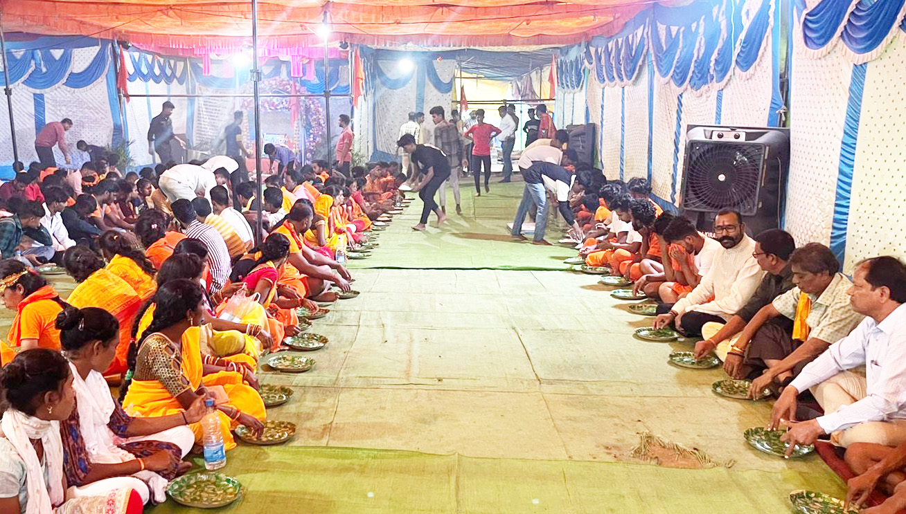 बोल बम समिति प्रमुख ने जाना कांवरियों का हालचाल