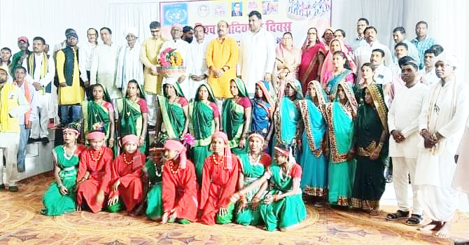 सांस्कृतिक कार्यक्रमों के साथ मनाया आदिवासी दिवस