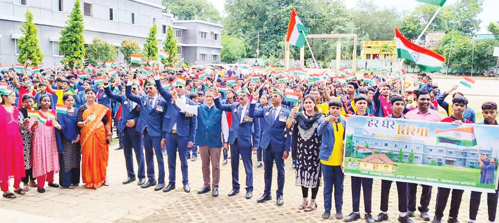 हर घर तिरंगा अभियान शुरू, बच्चों ने निकाली तिरंगा रैली हर घर तिरंगा अभियान शुरू, बच्चों ने निकाली तिरंगा रैली