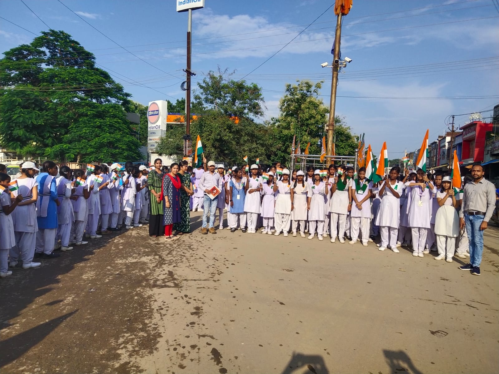 शा. कन्या शाला ने निकाली तिरंगा यात्रा