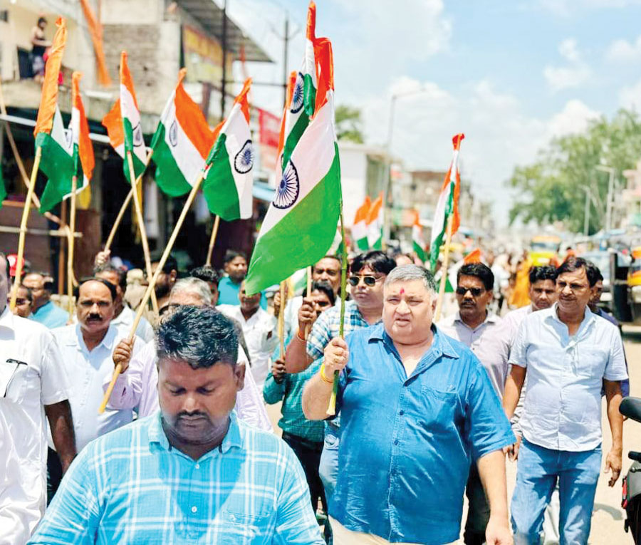 हर घर तिरंगा रैली में विधायक राजेश हुए शामिल