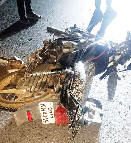 सडक़ हादसे में व्याख्याता की मौत, बालोद से आ रहे थे बस्तर