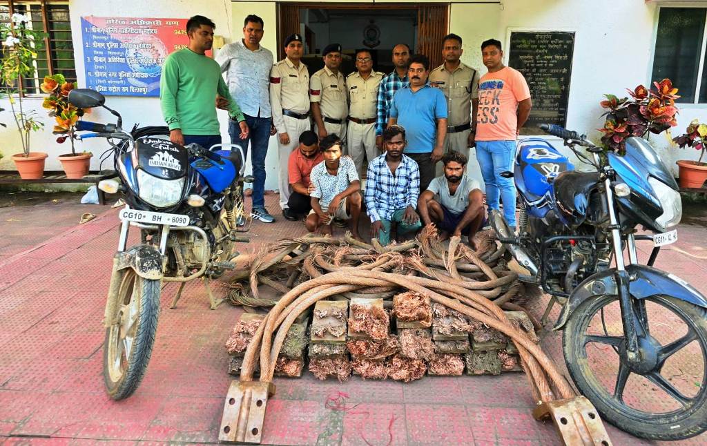 नकबजनी के 6 आरोपी गिरफ्तार, साढ़े 28 लाख का माल बरामद