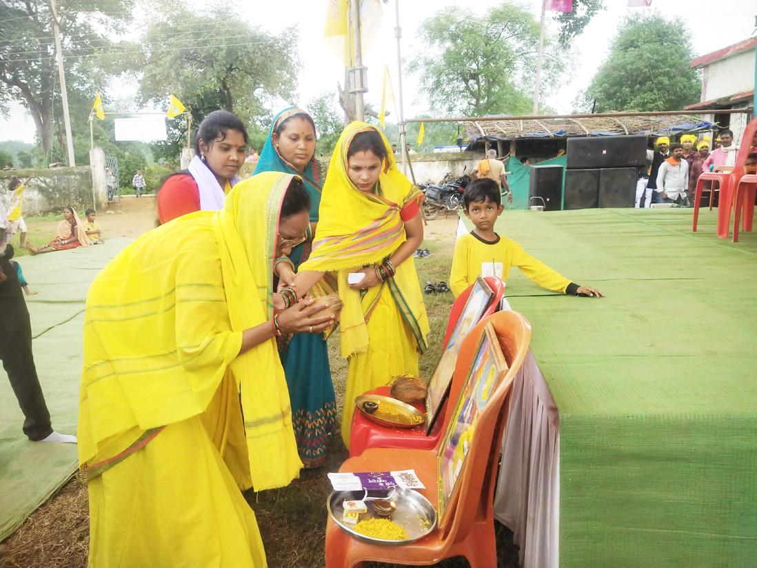 रानीदहरा में विश्व आदिवासी दिवस की धूम रानीदहरा में विश्व आदिवासी दिवस की धूम