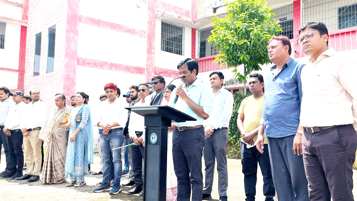 कलेक्टर ने विद्यार्थियों को  दिलाई नशा मुक्ति की शपथ