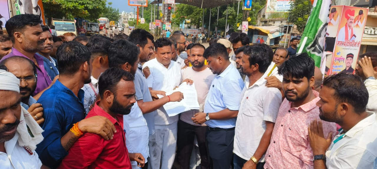 पंडरिया शक्कर कारखाना में करोड़ों के घोटाला का आरोप, किसानों को हो रहा है भारी नुकसान पंडरिया शक्कर कारखाना में करोड़ों के घोटाला का आरोप, किसानों को हो रहा है भारी नुकसान