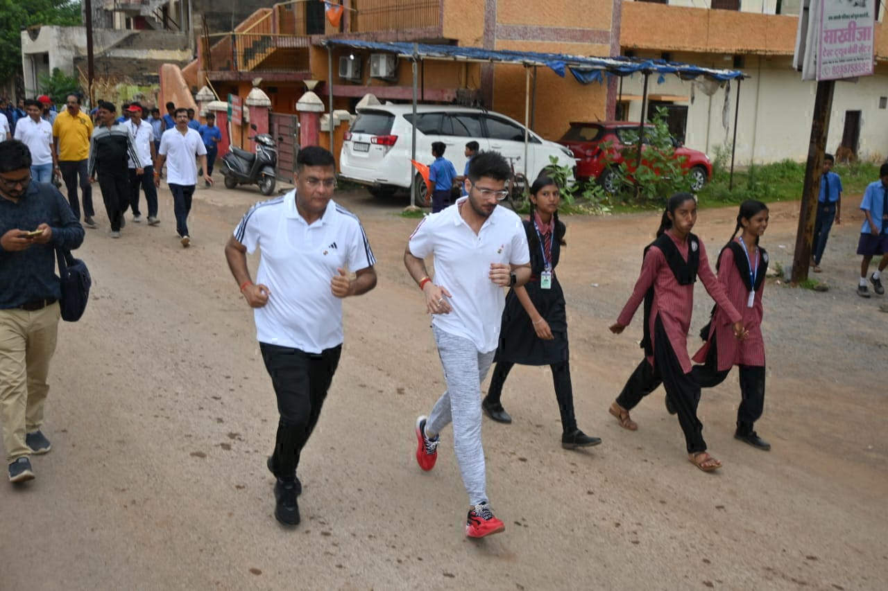 स्वतंत्रता दौड़ : मंत्री टंकराम, कलेक्टर- एसपी  समेत सैकड़ों दौड़े