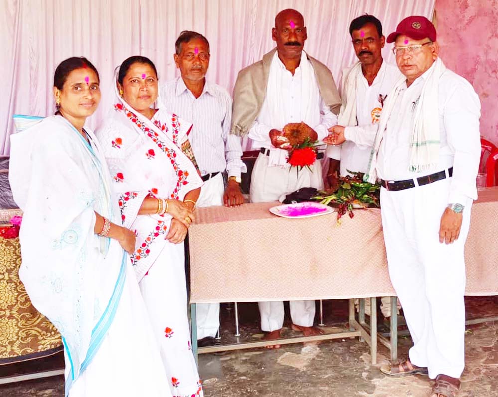 गोरेगांव में लहराया तिरंगा