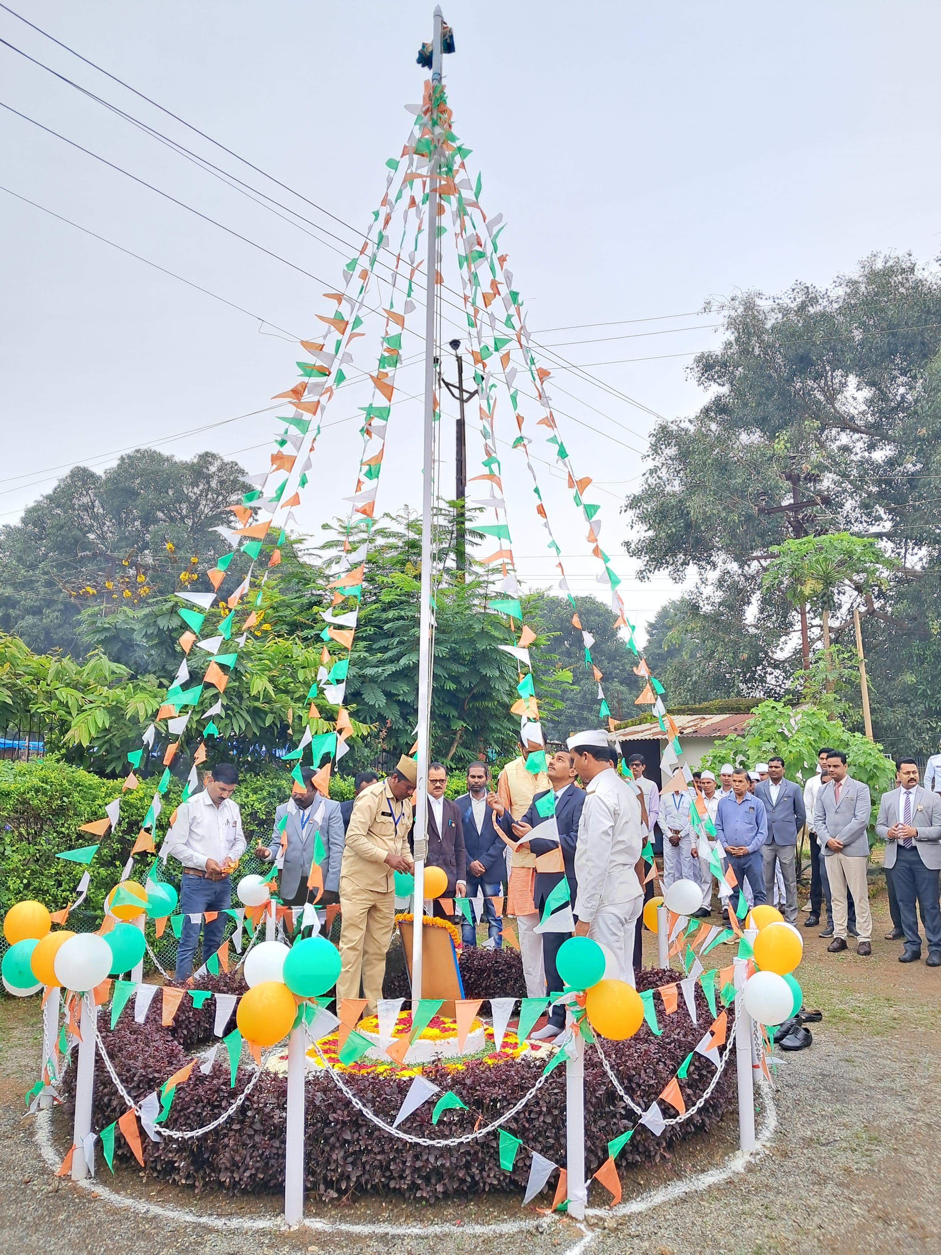 जिला एवं सत्र न्यायाधीश ने किया ध्वजारोहण जिला एवं सत्र न्यायाधीश ने किया ध्वजारोहण
