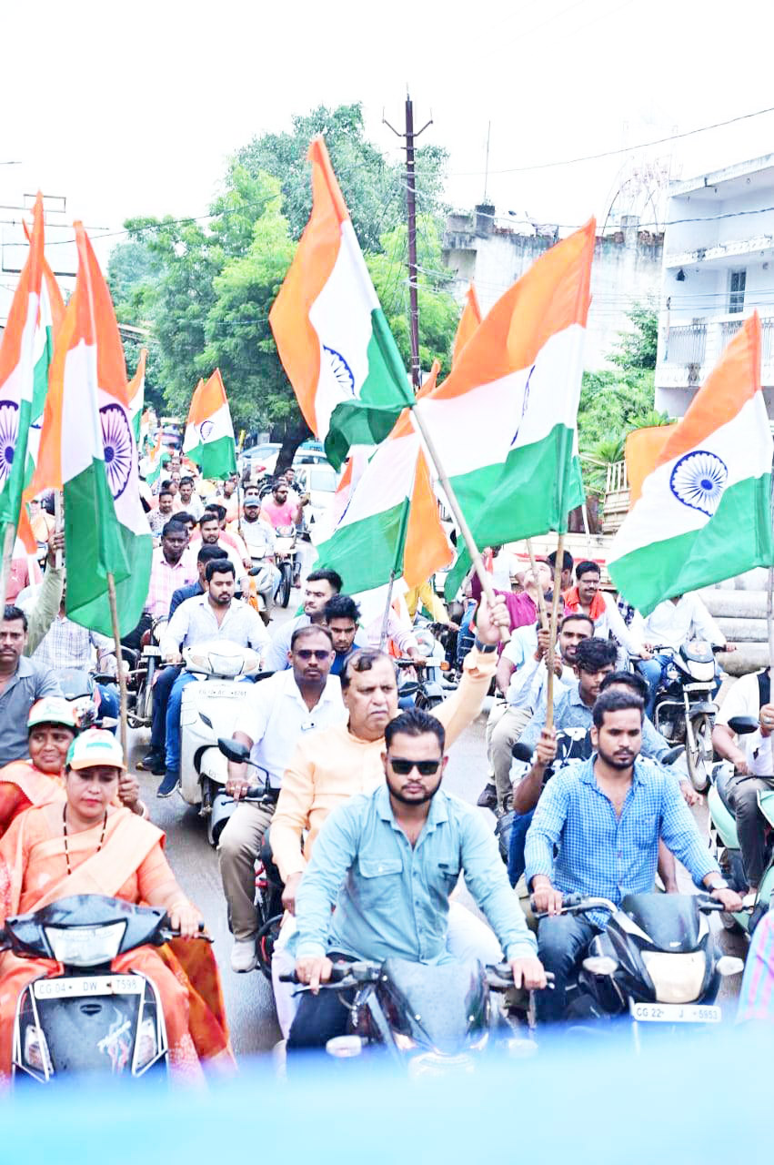 तिरंगा यात्रा बाइक रैली में हुए शामिल शिवरतन, बोले-एक भारत,  श्रेष्ठ भारत का प्रतीक है तिरंगा
