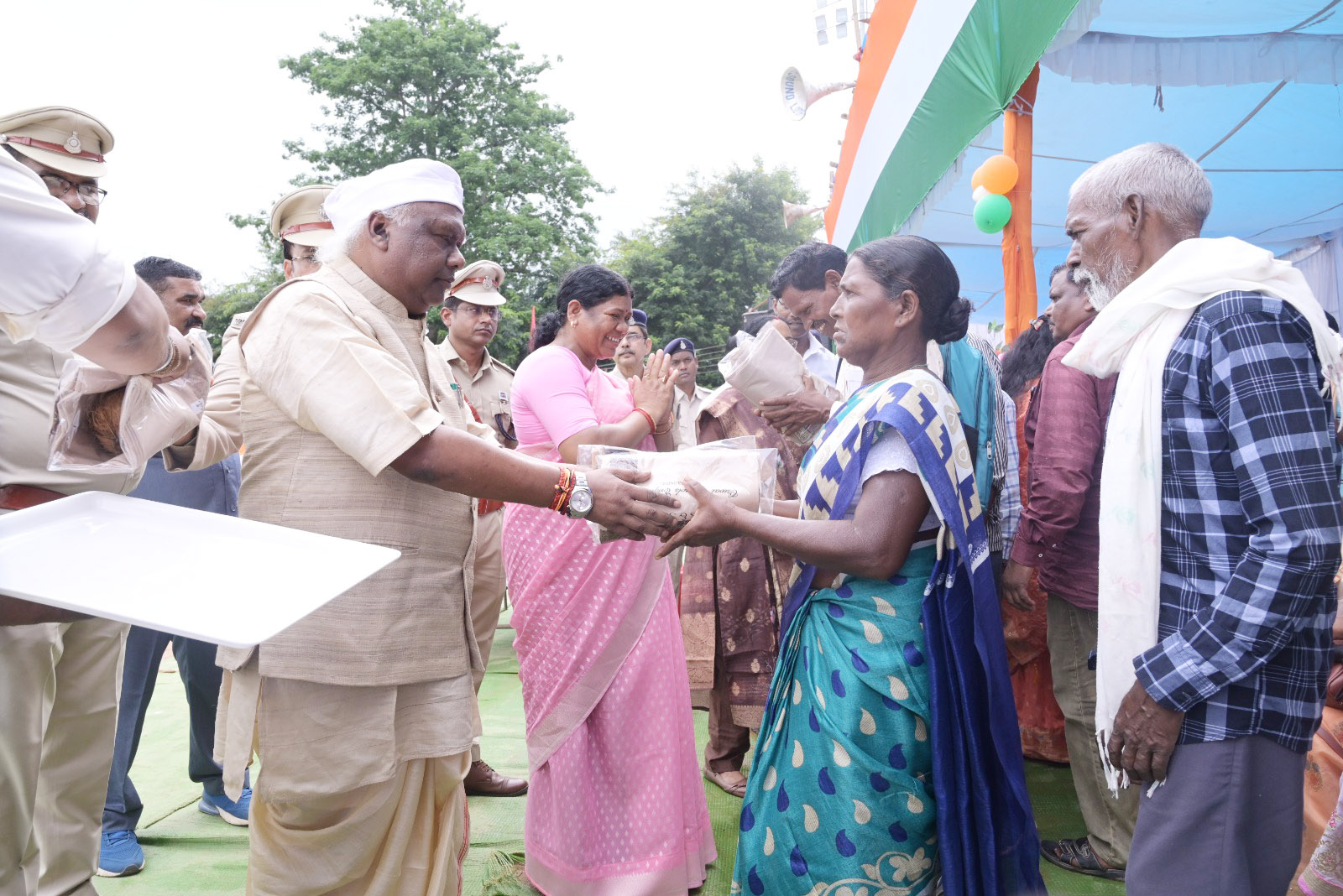 56 शहीद जवानों के परिजनों को सांसद चिंतामणि ने किया सम्मानित