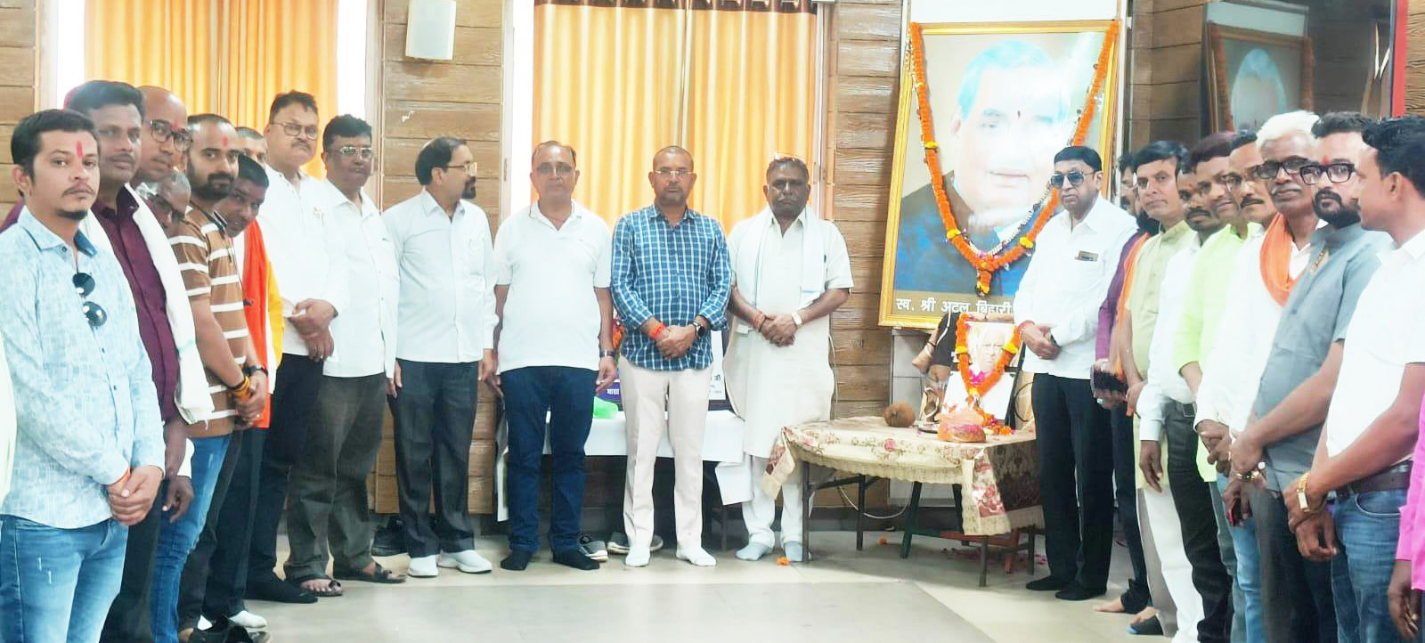 भाजपा कार्यालय में अटल और भोजवानी को किया याद भाजपा कार्यालय में अटल और भोजवानी को किया याद