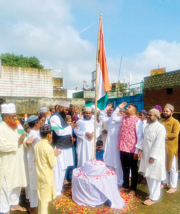 जामा मस्जिद अंबिकापुर में ध्वजारोहण