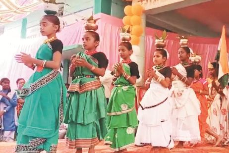 विधायक रोहित साहू ने कौंदकेरा में किया ध्वजारोहण विधायक रोहित साहू ने कौंदकेरा में किया ध्वजारोहण