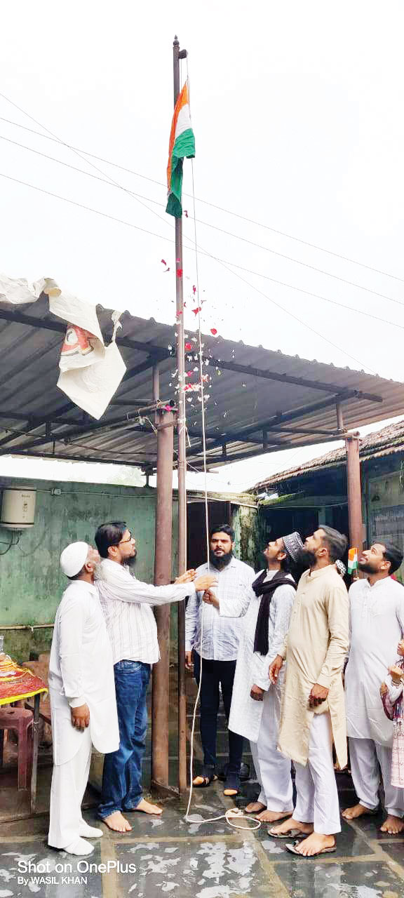 मदरसा गुलशने सिबतैन में शान से लहराया तिरंगा मदरसा गुलशने सिबतैन में शान से लहराया तिरंगा
