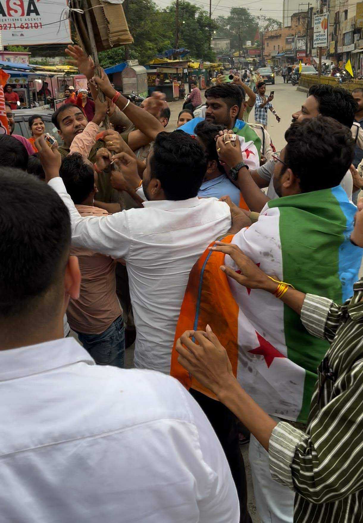 देवेंद्र यादव की गिरफ्तारी के विरोध में  सीएम-गृहमंत्री का पुतला फूंका
