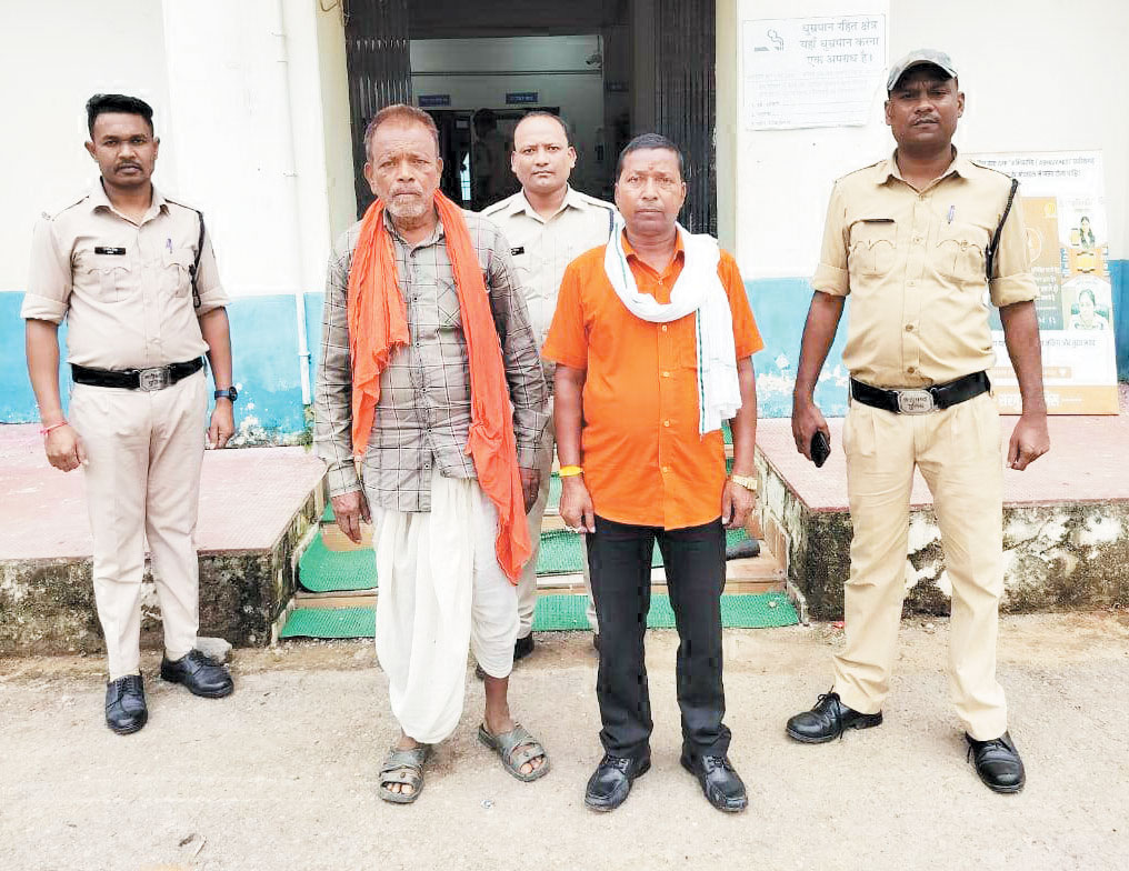 मृतक के फर्जी हस्ताक्षर व कूटरचित दस्तावेजों से केसीसी लोन निकाल गबन, 2 बंदी  