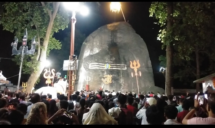 भूतेश्वरनाथ का महा जलाभिषेक, विधायक परिवार सहित हुए शामिल 