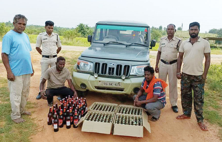 अंग्रेजी शराब समेत दो आरोपी गिरफ्तार