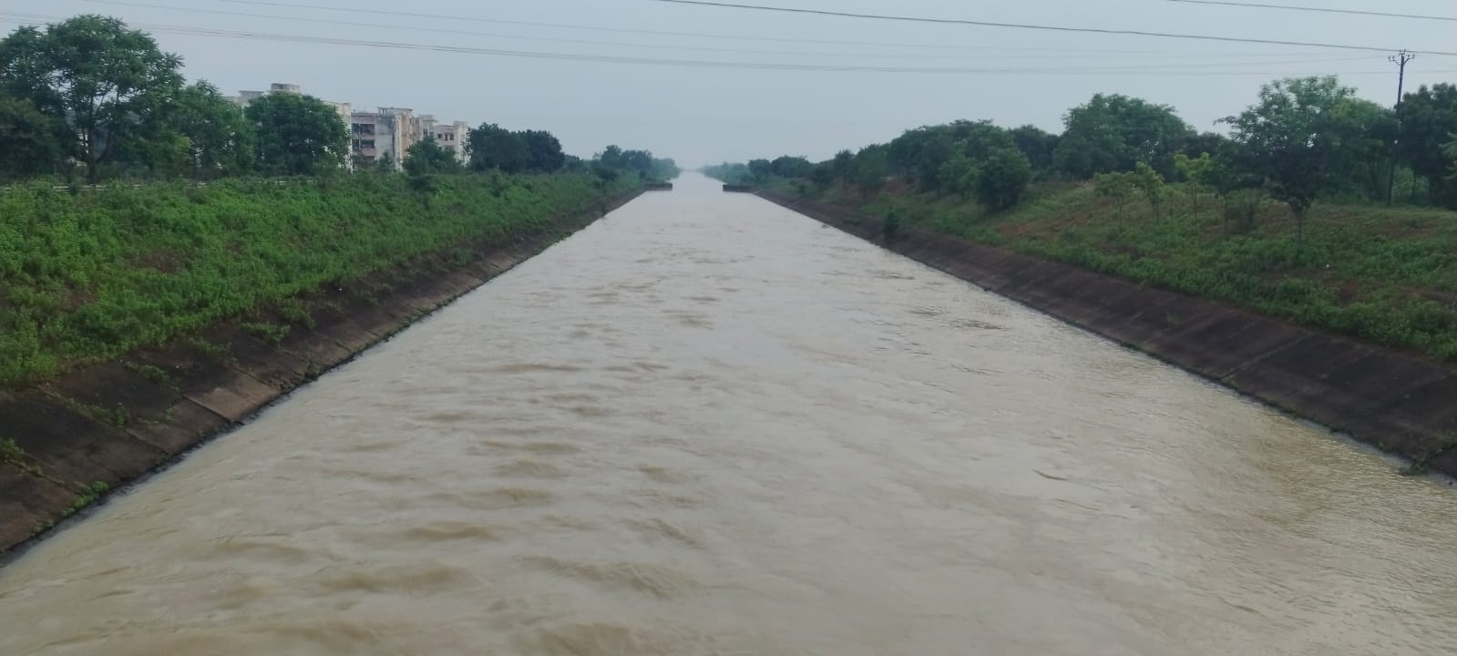  बलौदाबाजार-रायपुर के धान की फसल बचाने गंगरेल से छोड़ रहे पानी