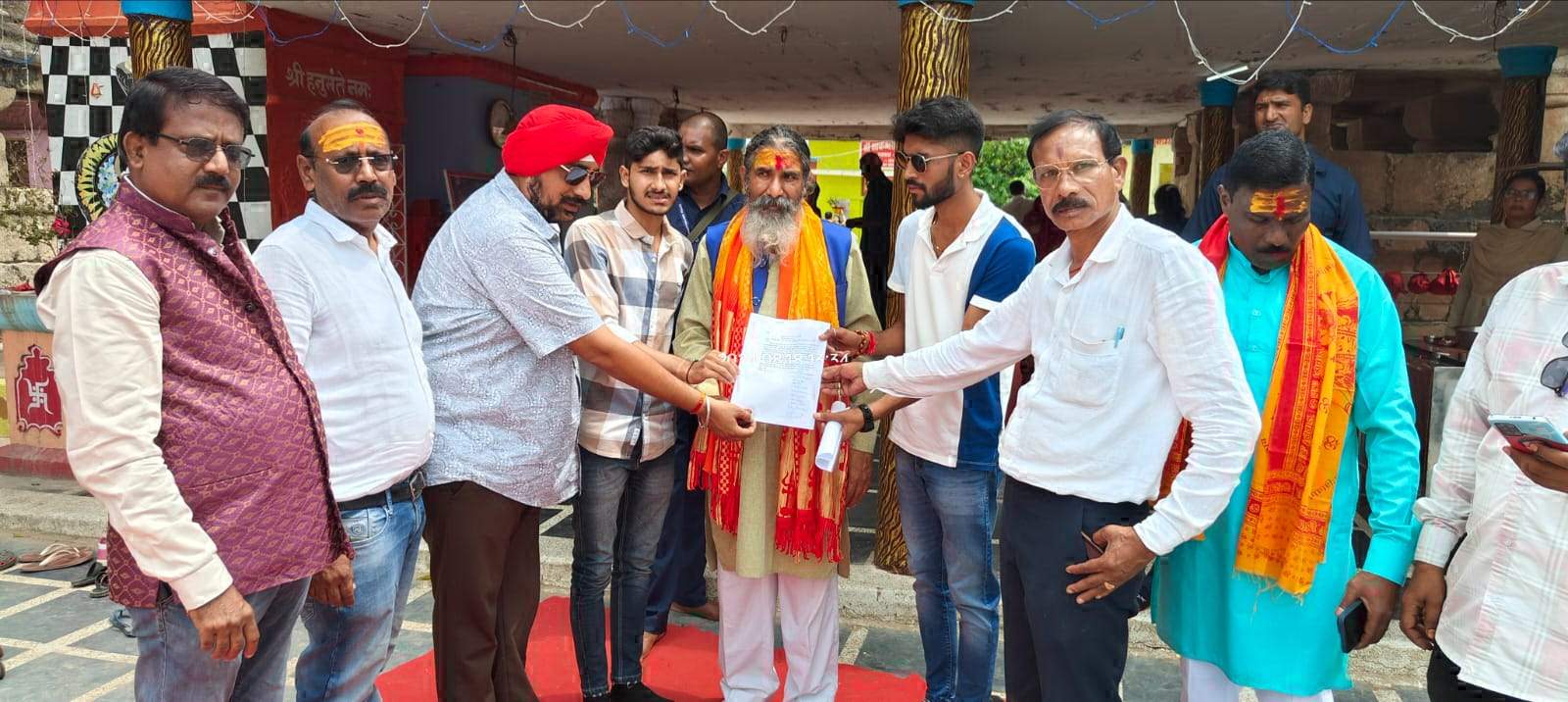 वार्डवासियों ने की सांसद से ट्रांसफार्मर हटाने की मांग 