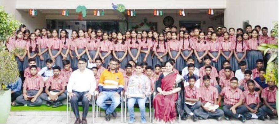 डॉ. आदित्य ने विद्यार्थियों को दिए पर्यावरण संरक्षण और अक्षय ऊर्जा के गुर