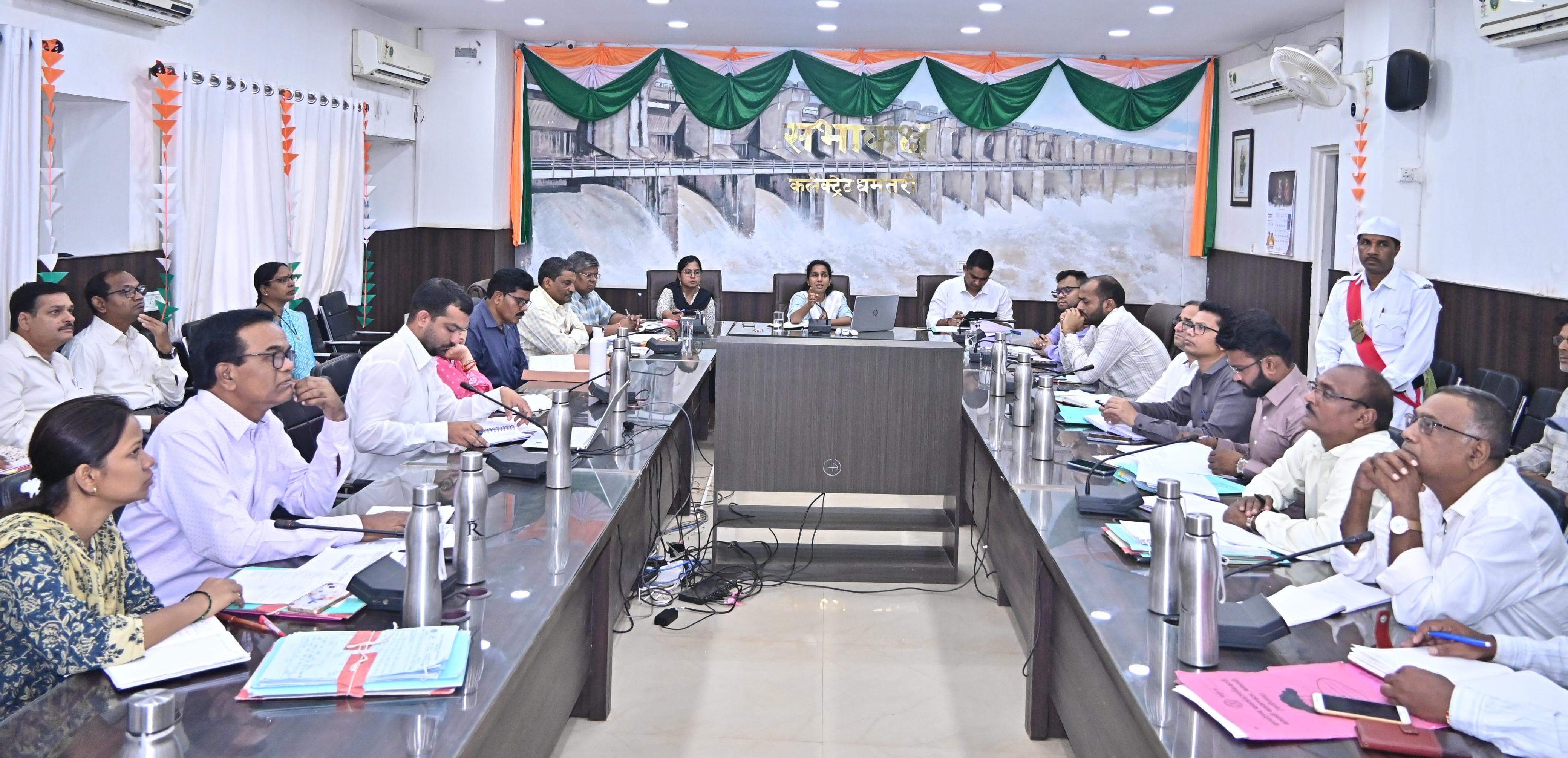 श्रीकृष्ण जन्माष्टमी 26 को, कलेक्टर ने ली बैठक